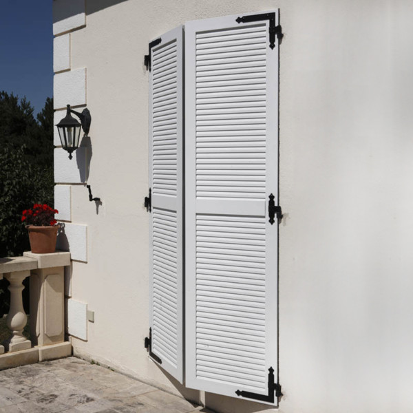 Volets battants persiennés