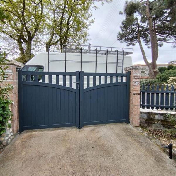 Remplacement d’un portail bois par un portail aluminium à Arcachon