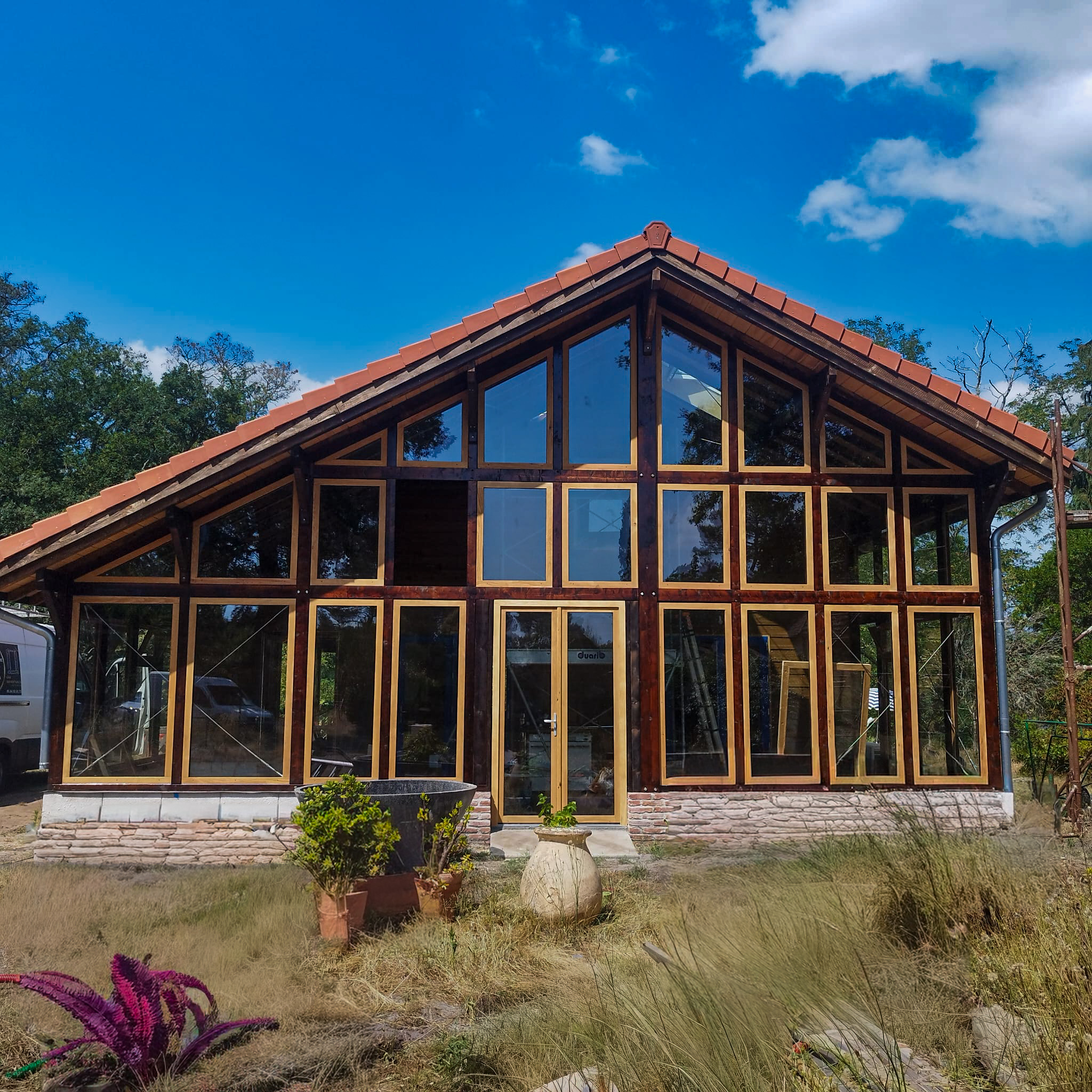 Maison ossature bois avec façade vitrée sur mesure