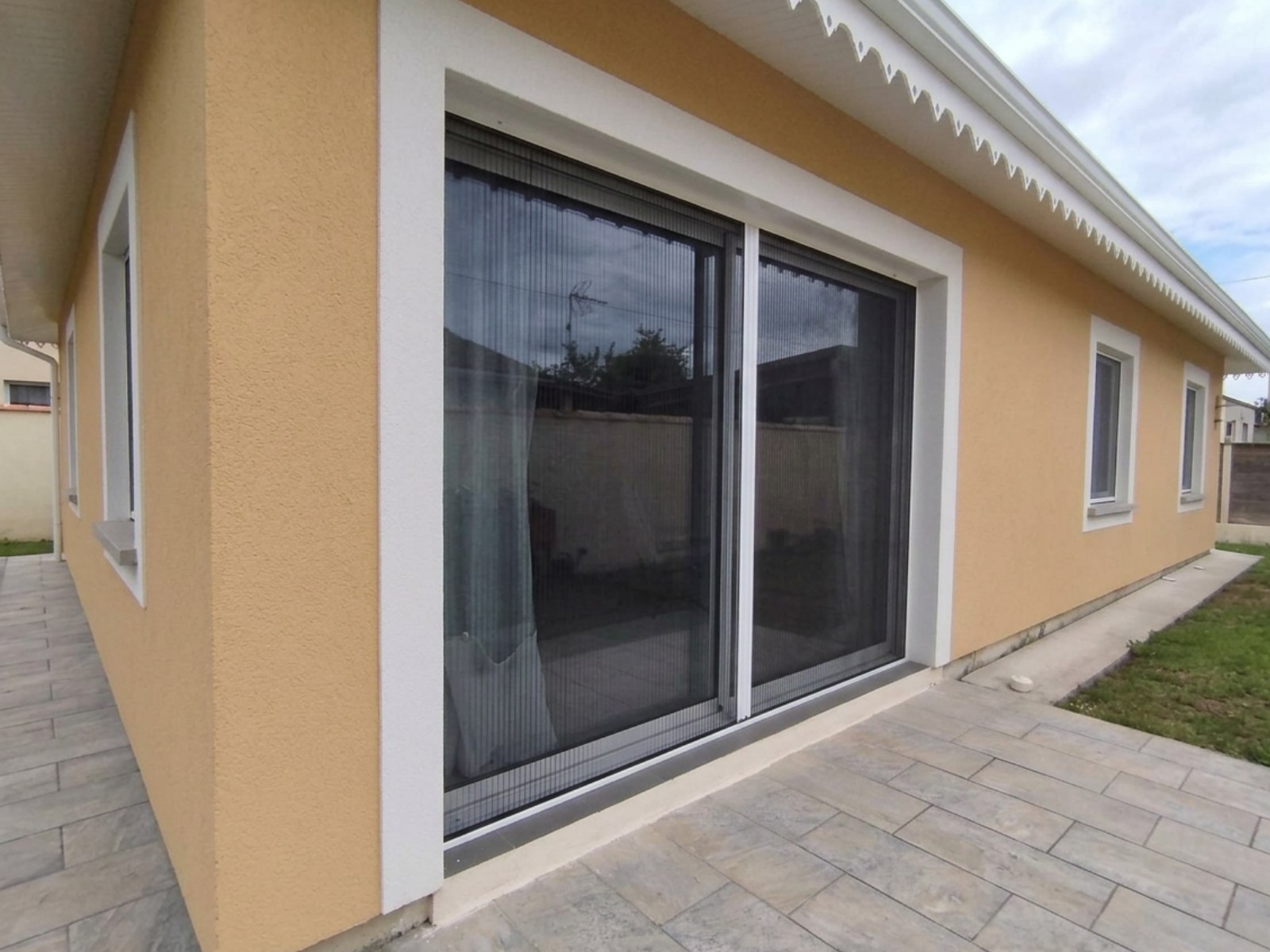 Moustiquaire coulissante sur mesure sur baie vitrée